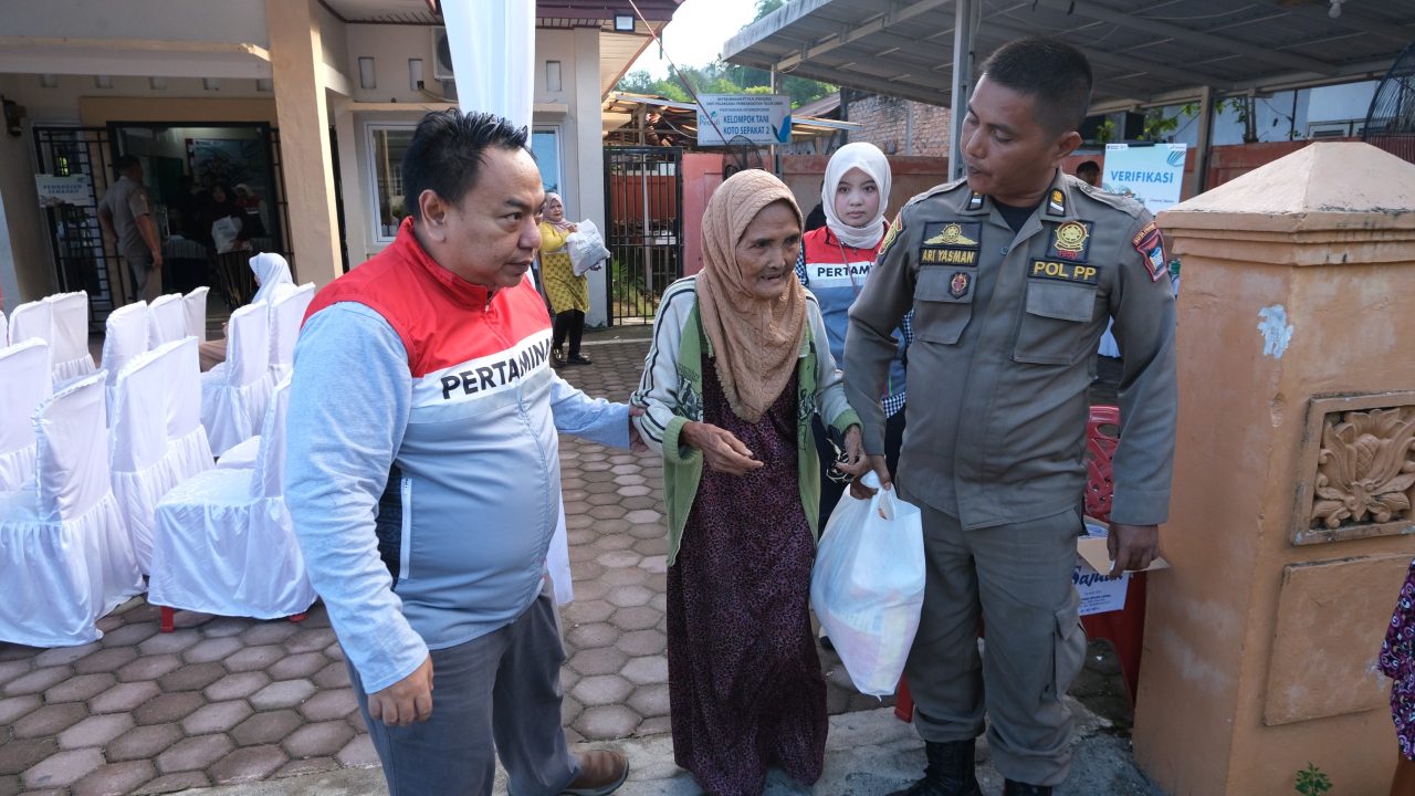 Pertamina Patra Niaga Regional Sumbagut Hadirkan Pasar Murah untuk 1.000 Warga di Padang