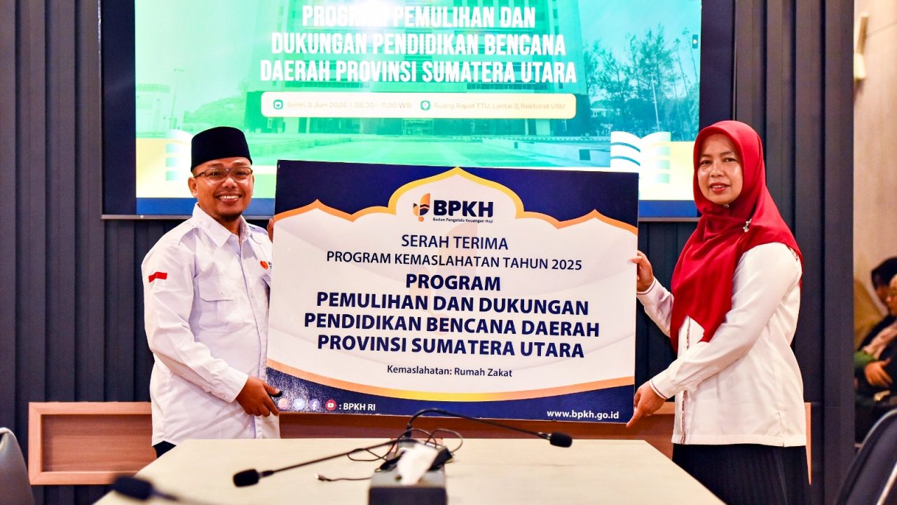 Terima Bantuan BPKH dan Rumah Zakat, Wakil Rektor I USU Pesankan Mahasiswa Jaga Amanah dan Tetap Semangat Kuliah