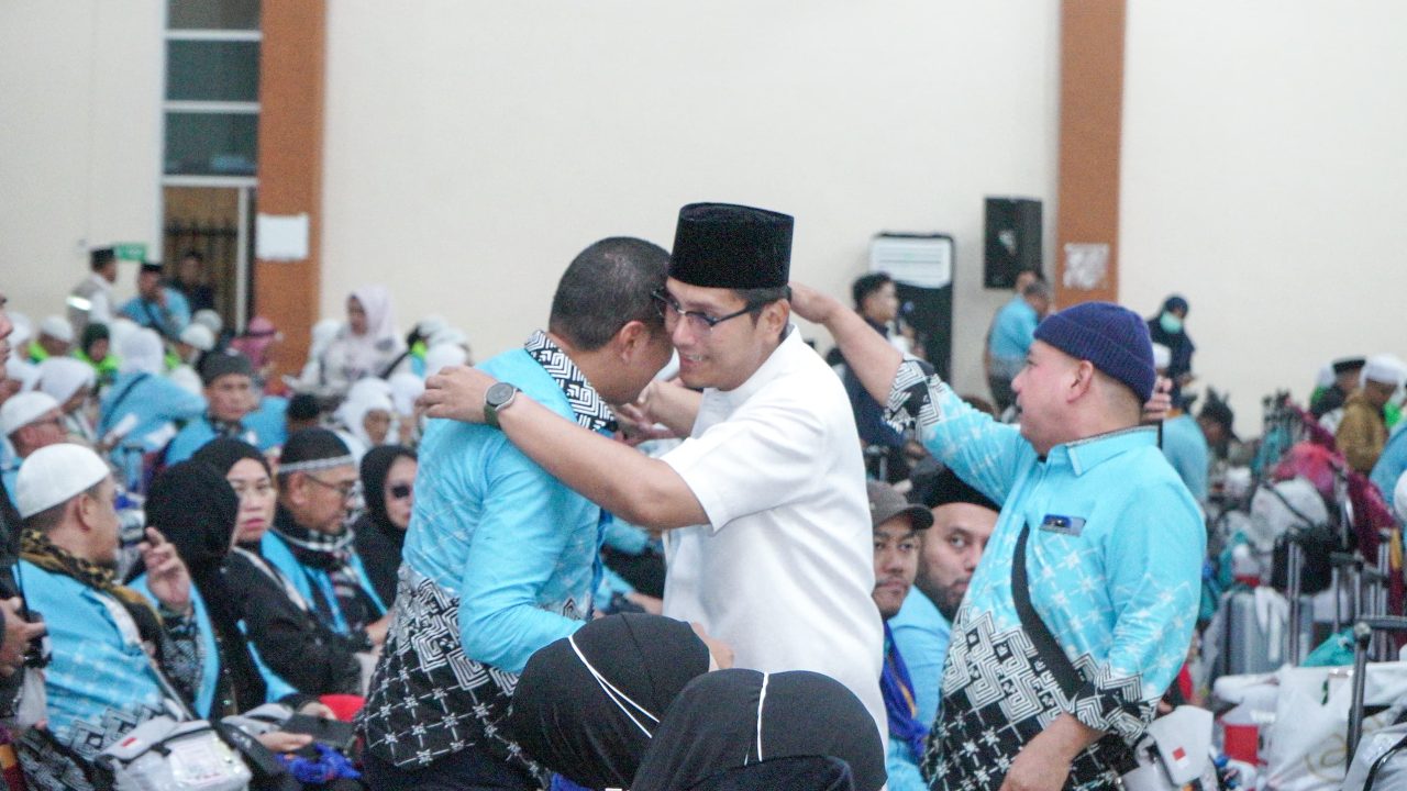 Tiba di Asrama Haji, Wali Kota dan Wakil Wali Kota Medan Sambut Hangat Kepulangan Jemaah Haji Kloter 14 Asal Kota Medan