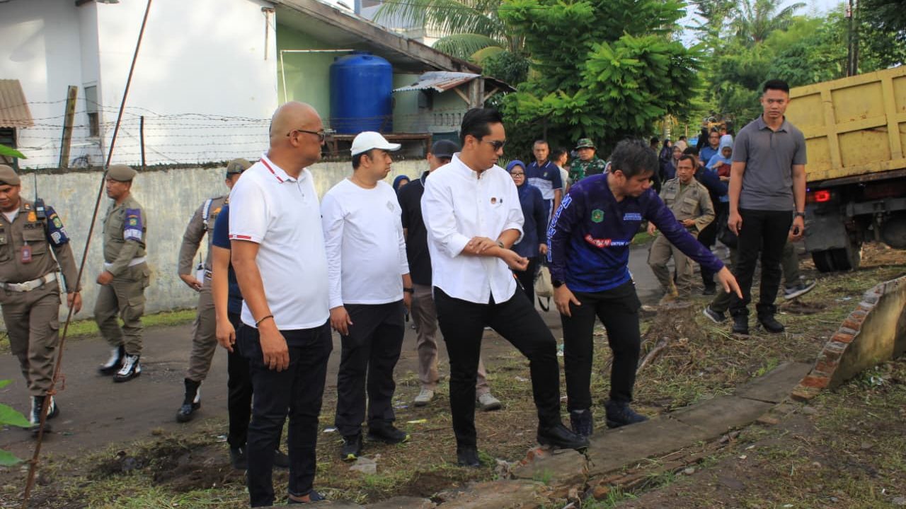 Dengarkan Jeritan Warga Soal Trauma Banjir, LPJU Mati hingga Ancaman Longsor, Rico Waas Instruksikan Solusi di Tempat
